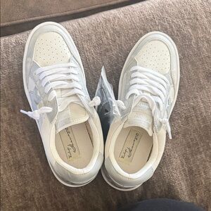 Vintage Havana White Leather Sneakers w silver stars 6.5 NEW